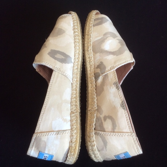 NWOB Toms Open Toe Camo Flats, Sz W8.5 - Picture 7 of 10